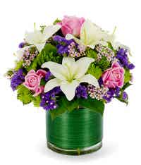 Round vase with white lilies and pink roses