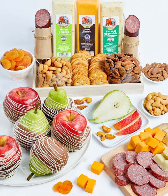 Premium Fruit, Cheese,&nbsp;Sausage, &amp; Nuts Tray